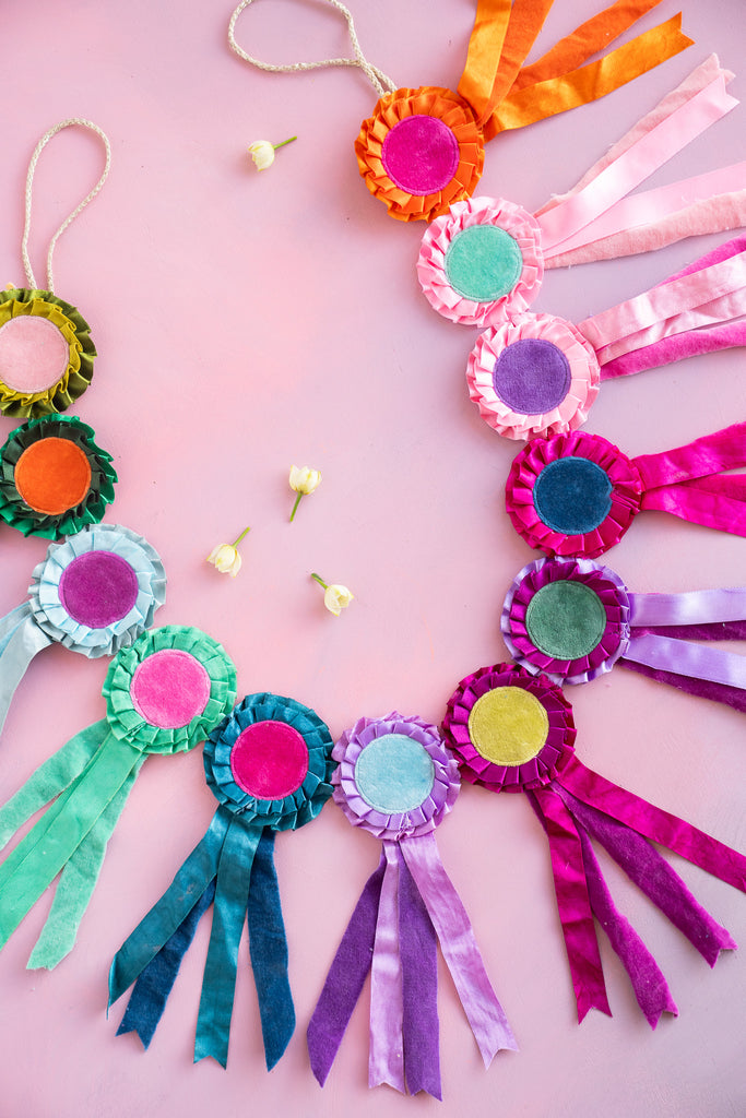 Gallop's Winning Ribbon Garland