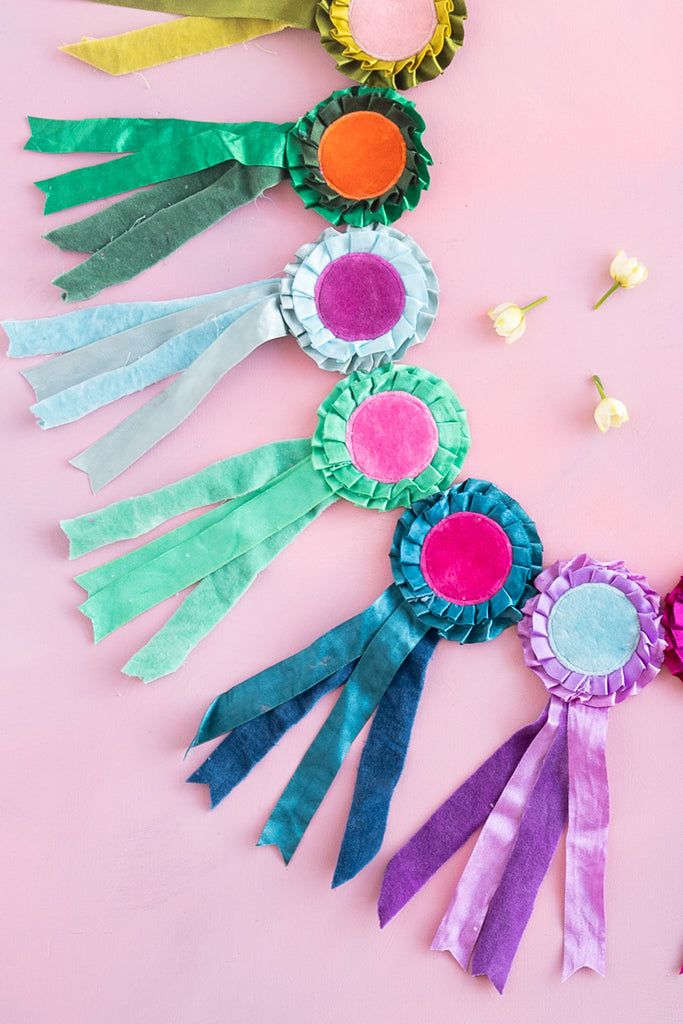 Gallop's Winning Ribbon Garland