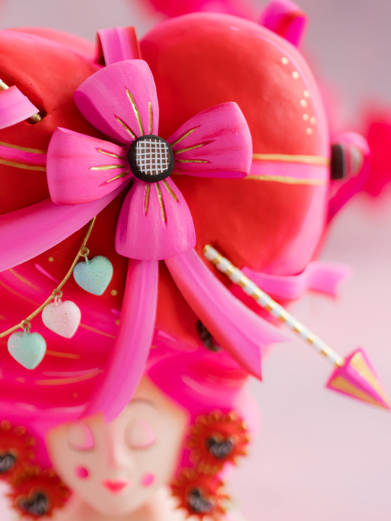 Miss Valentine Tabletop