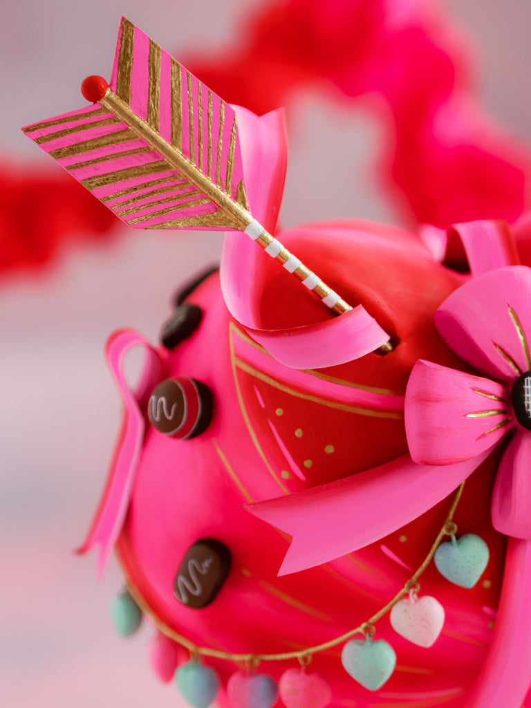 Miss Valentine Tabletop